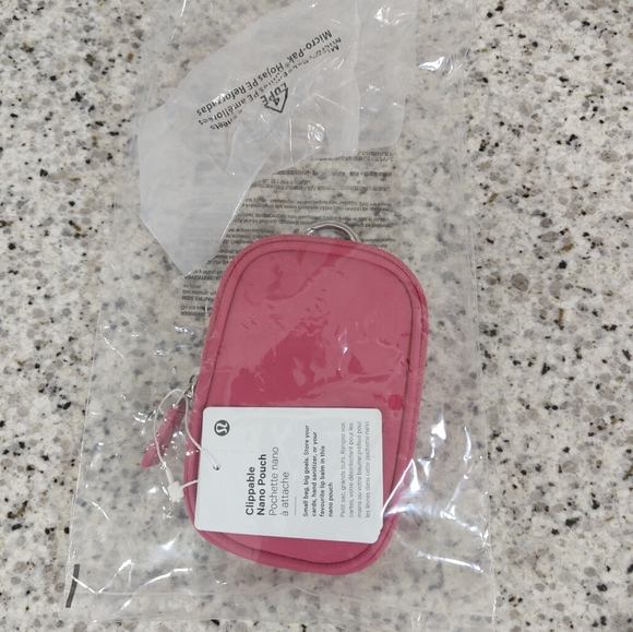 Lululemon Clippable Nano Pouch (Raspberry coulis) - Picture 1 of 7